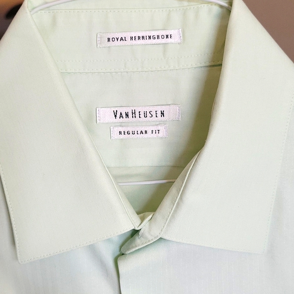 Men's Van Heusen regular fit soft mint green Dress shirt 16 1/2- 34/35